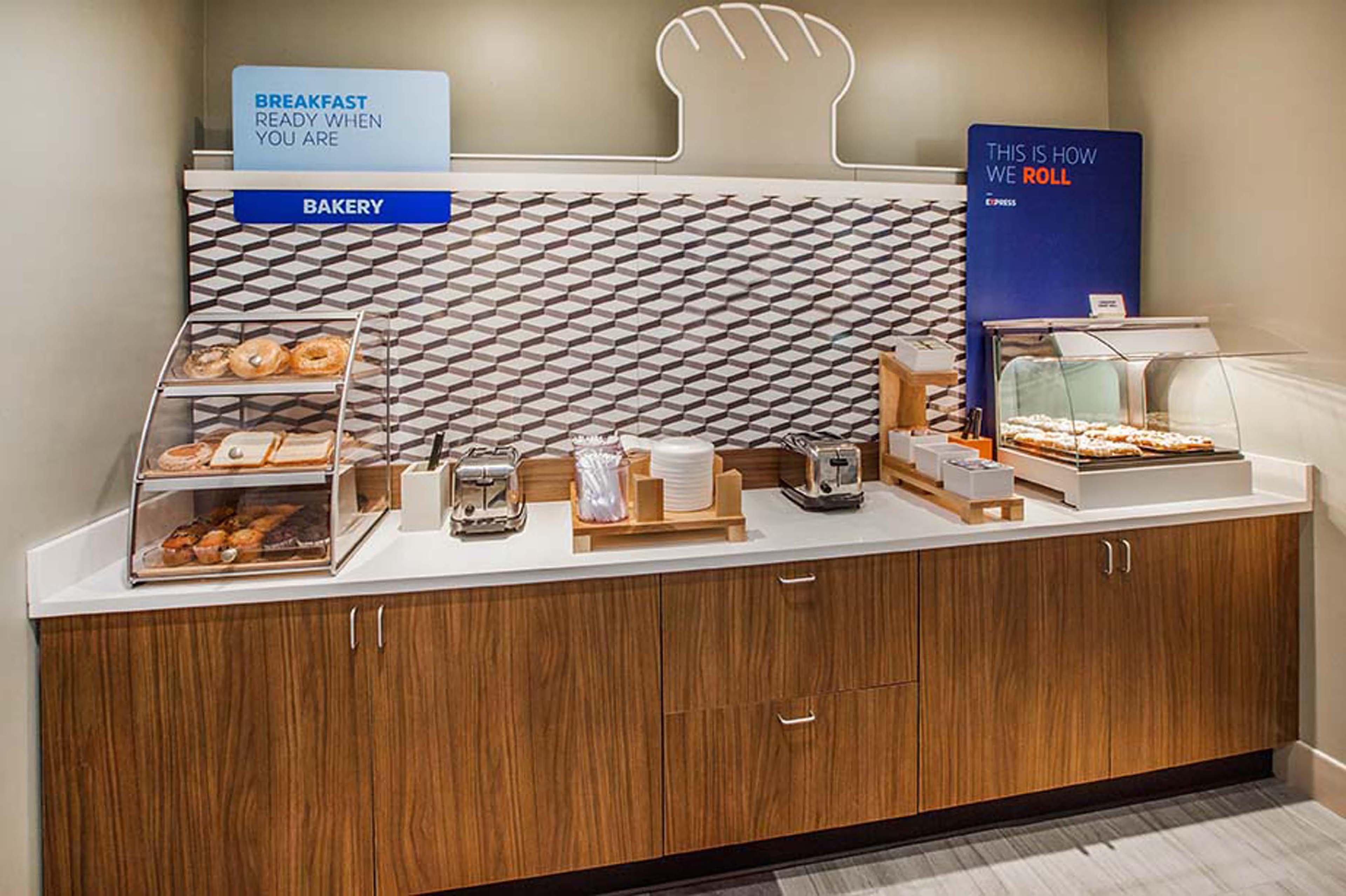 Holiday Inn Express & Suites - Dodge City By Ihg Εξωτερικό φωτογραφία