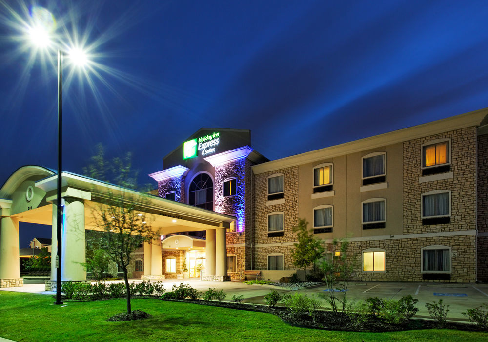 Holiday Inn Express & Suites - Dodge City By Ihg Εξωτερικό φωτογραφία