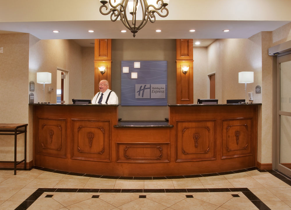Holiday Inn Express & Suites - Dodge City By Ihg Εξωτερικό φωτογραφία