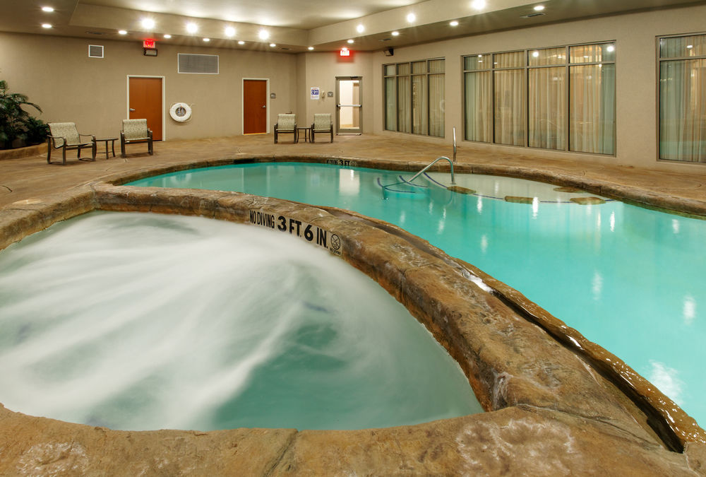 Holiday Inn Express & Suites - Dodge City By Ihg Εξωτερικό φωτογραφία