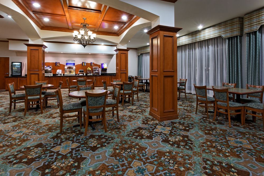 Holiday Inn Express & Suites - Dodge City By Ihg Εξωτερικό φωτογραφία