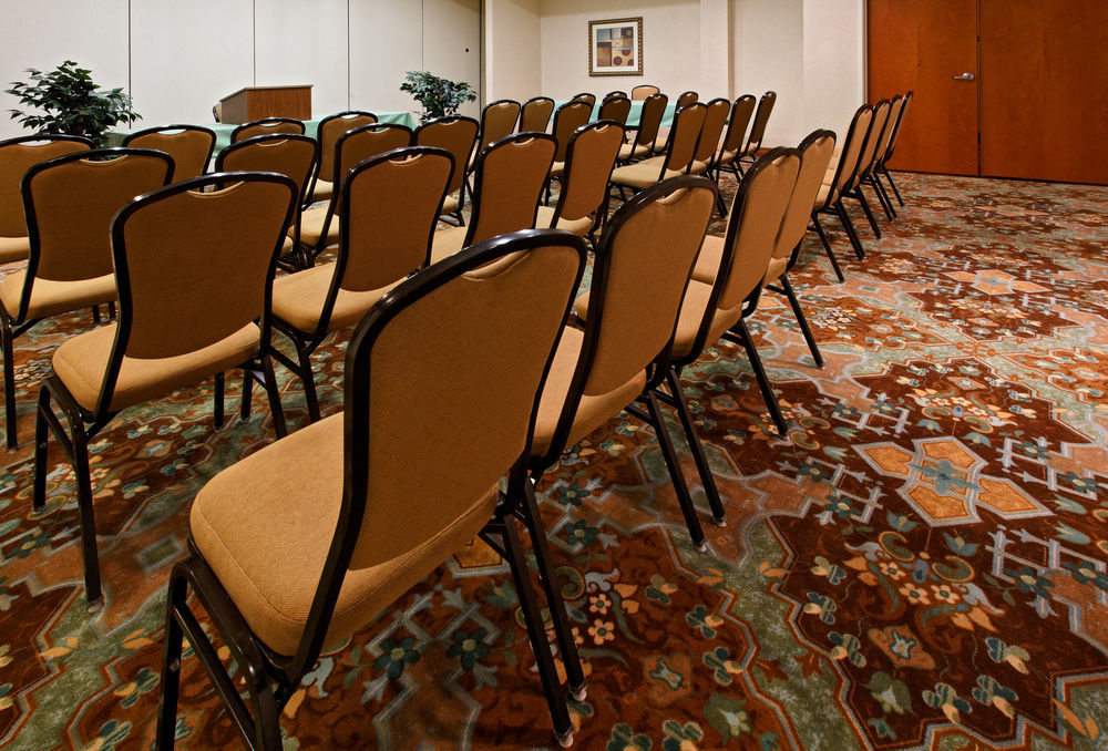 Holiday Inn Express & Suites - Dodge City By Ihg Εξωτερικό φωτογραφία